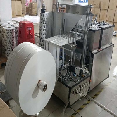 कागज AL कम्पोजिट फिल्म चार पक्षीय सीलिंग पैकिंग मशीन के साथ स्लिटिंग अल्कोहल प्री पैड सीलिंग पैकिंग उपकरण