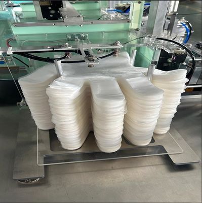 पीई दस्ताने तह पैकिंग मशीन विभिन्न दस्ताने आकार के लिए हवा स्रोत 0.4-0.65MPa बहुक्रियाशील डिजाइन