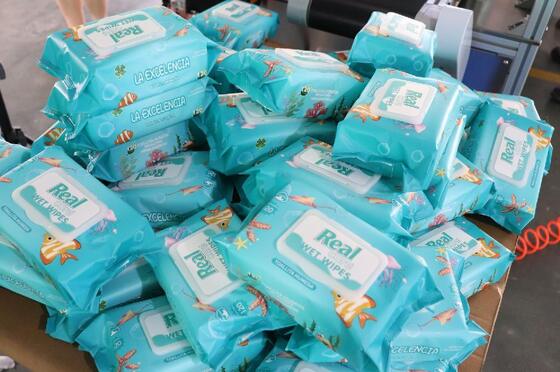 Good price मल्टीफंक्शनल वेट वाइप्स पैकिंग मशीन विभिन्न पैकेजिंग सामग्रियों और आकारों के लिए उपयुक्त लचीलापन सुनिश्चित करता है ऑनलाइन